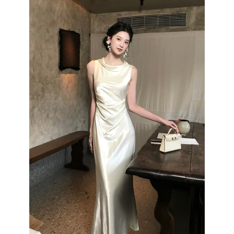 하나부터 순간 달 공단 빛 럭셔리 흔들다 칼라 품격 드레스 백리스 리본 디자인 허리 수축 슬림해 보이는 인어 꼬리 스커트 이미지 5