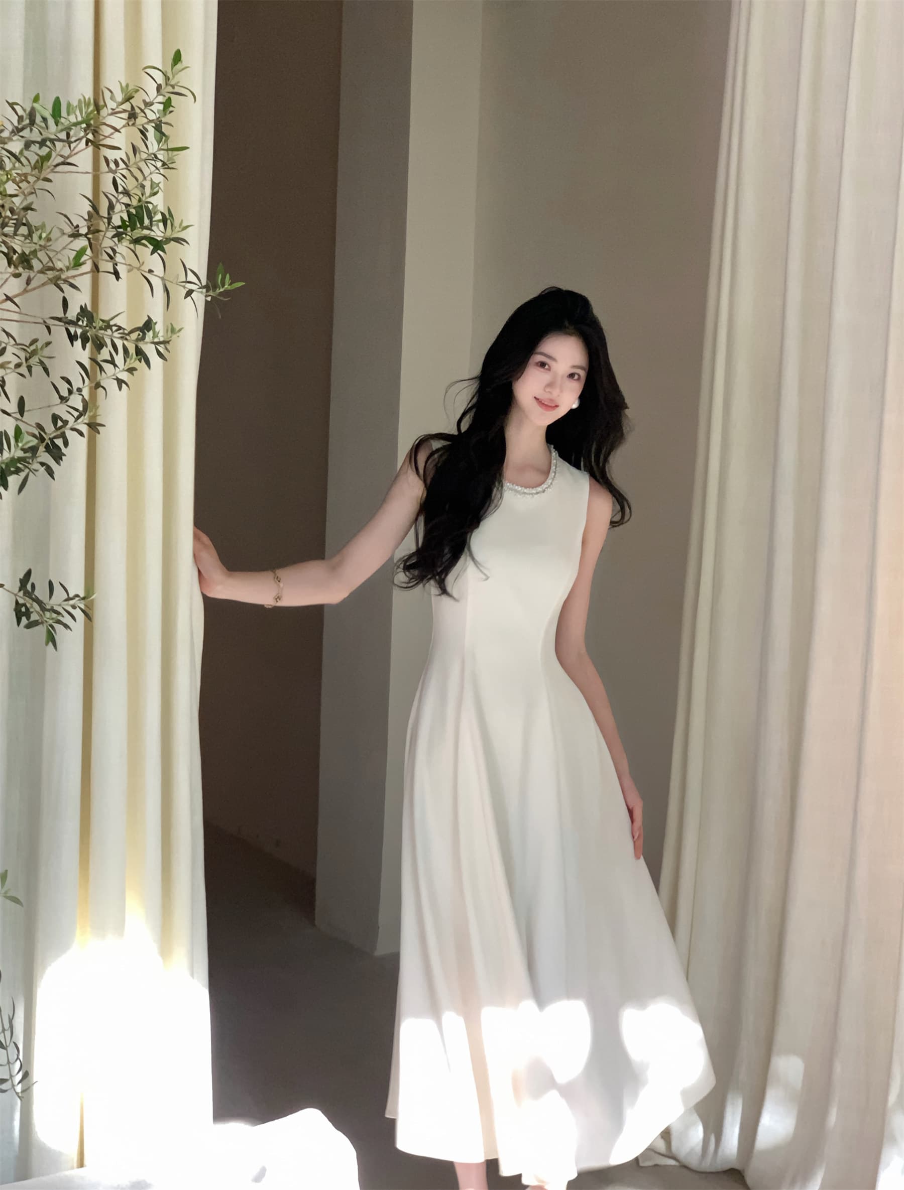 하나부터 순간 단색 독백 미니멀리즘 고급 센스 수공 비즈 박기 단색 하이웨이스트 슬림해 보이는 진자 드레스 상세 이미지 24