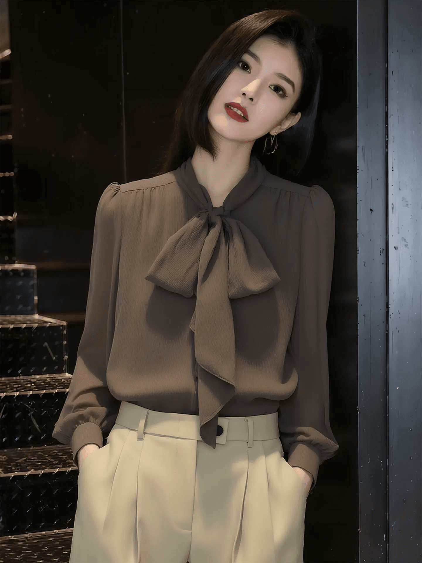 디자인 센스 나비 넥타이 칼라 긴팔 여성 셔츠 2026 가을 새로운 루즈핏 빅 사이즈 맨위 단색 셔츠 이미지 2