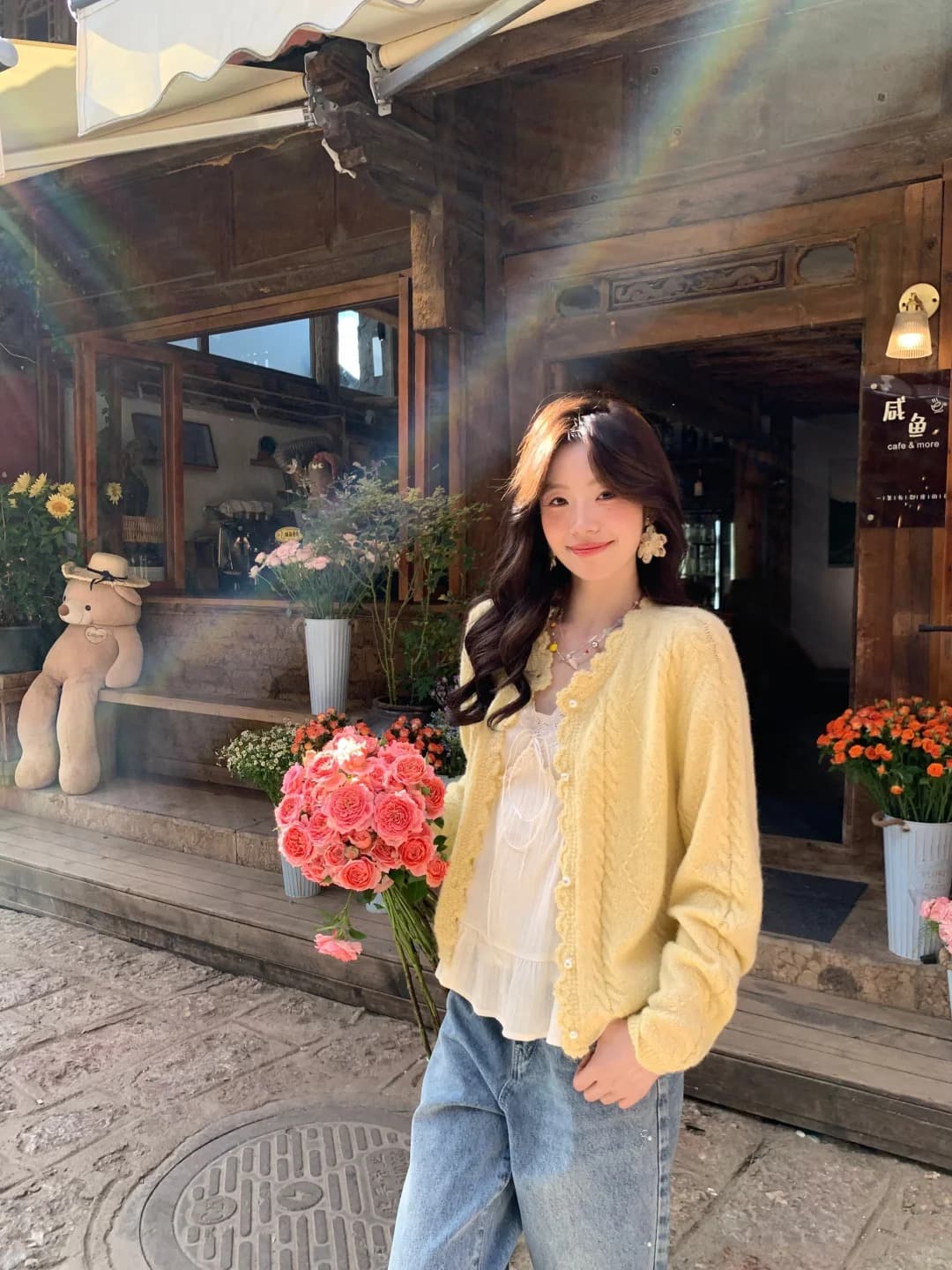 달콤함 진주 버클 꽈배기 황색 니트 스웨터 여성 봄 새로운 연령 감소 라운드 넥 켜기 상세 이미지 8