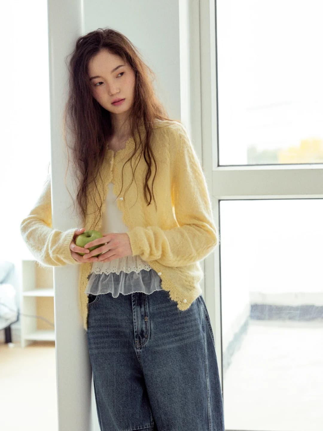 달콤함 진주 버클 꽈배기 황색 니트 스웨터 여성 봄 새로운 연령 감소 라운드 넥 켜기 상세 이미지 19