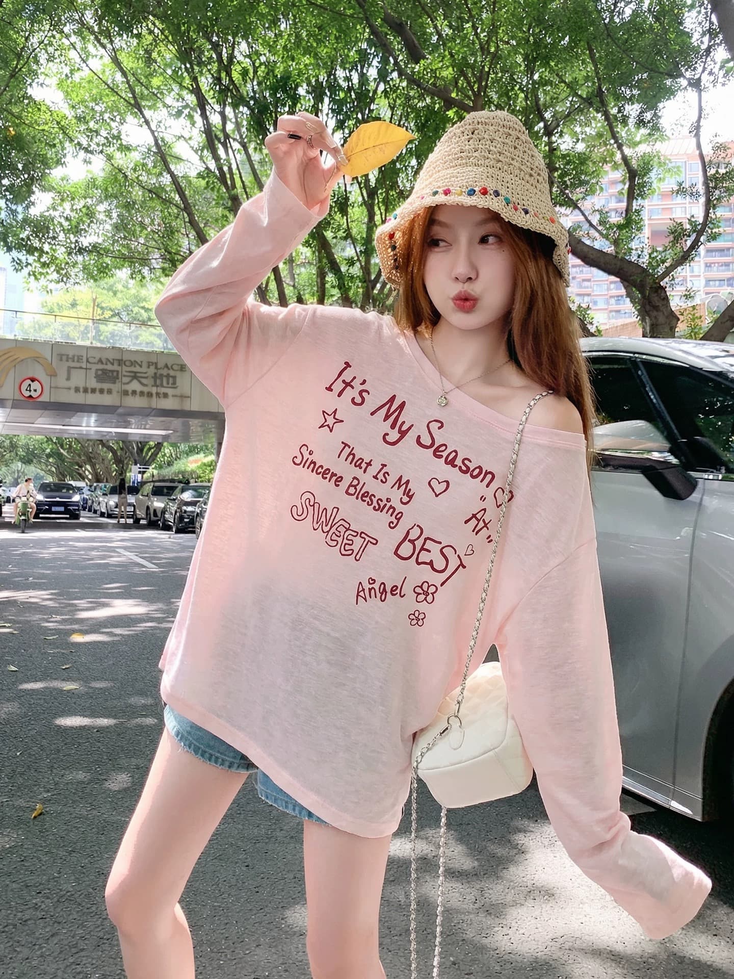 핑크색 비스듬한 어깨 알파벳 프린트 루즈핏 긴팔 티셔츠 여성 2026 봄 자이언트 잘 생긴 품격 아름다운 싱글 착용 맨위 상세 이미지 3