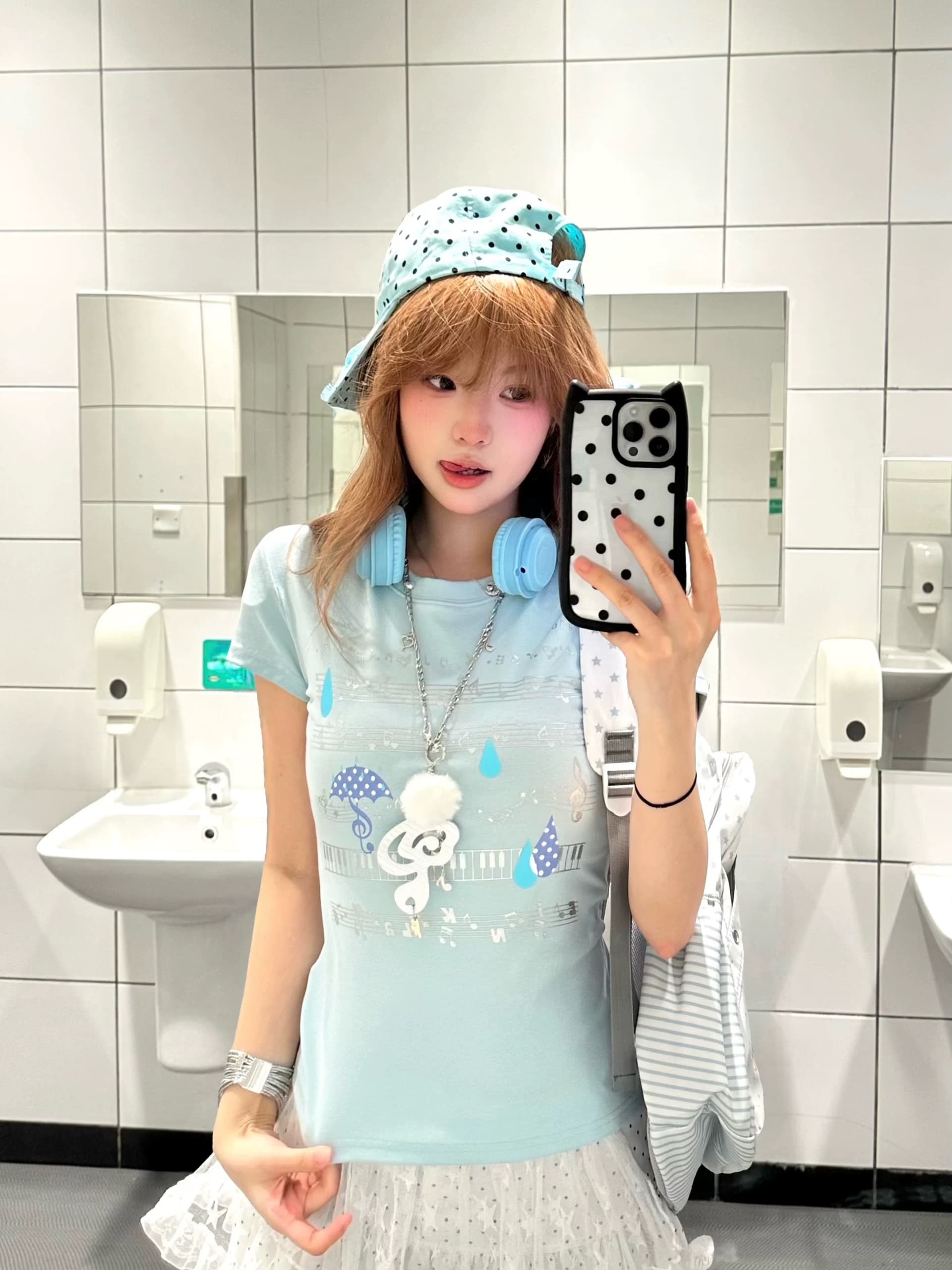 빛 아시아 인 레트로 소녀 참고 프린트 반팔 티셔츠 여성 몸매 가꾸기 슬림해 보이는 긍정적 인 어깨 아시아 인 멩 센스 맨위 이미지 3