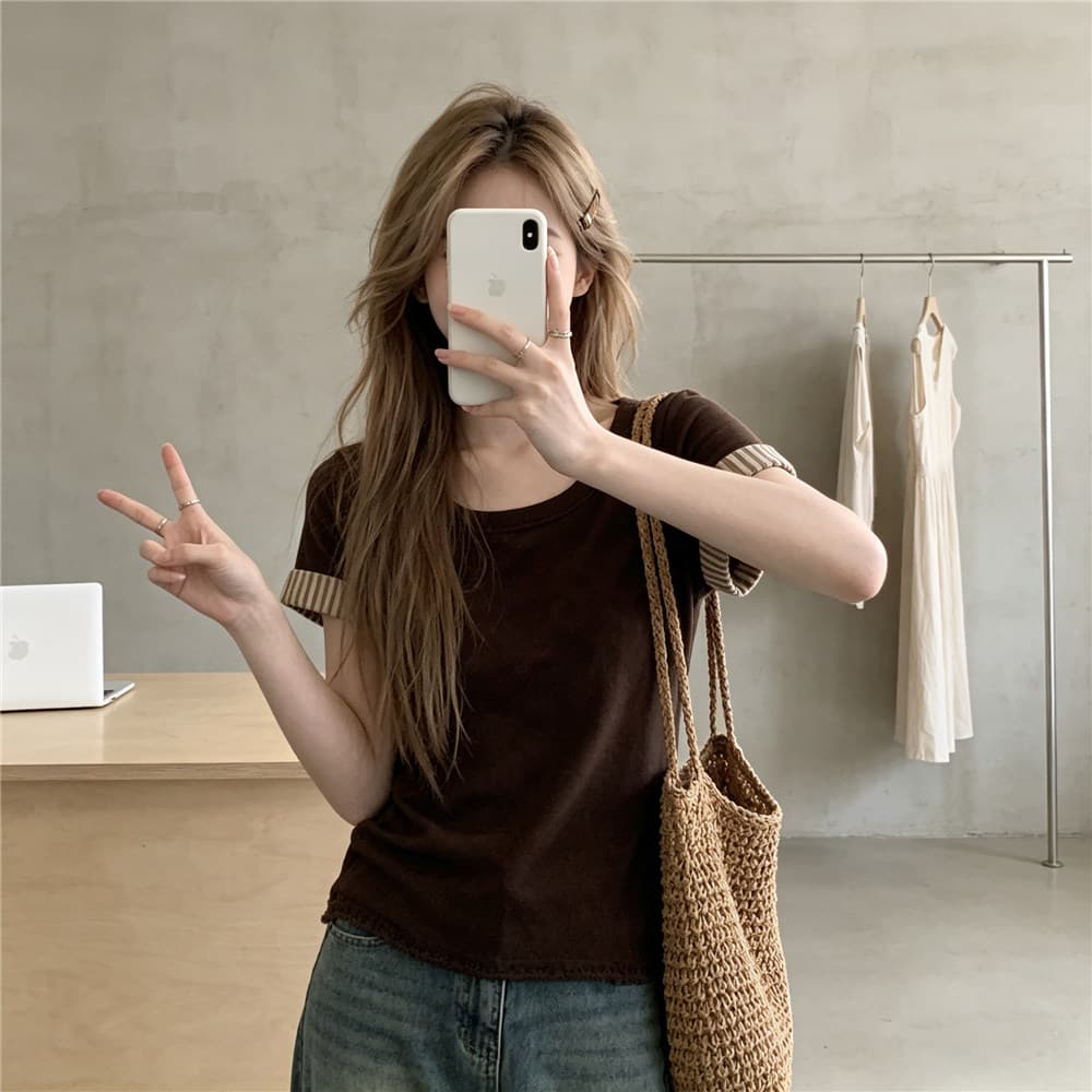 개성 커피 색상 스트라이프 커프스 티셔츠 여성 봄 여름 새로운 라운드 넥 배색 디자인 연령 감소 슬림해 보이는 달콤한 자매 바람 맨위 이미지 4