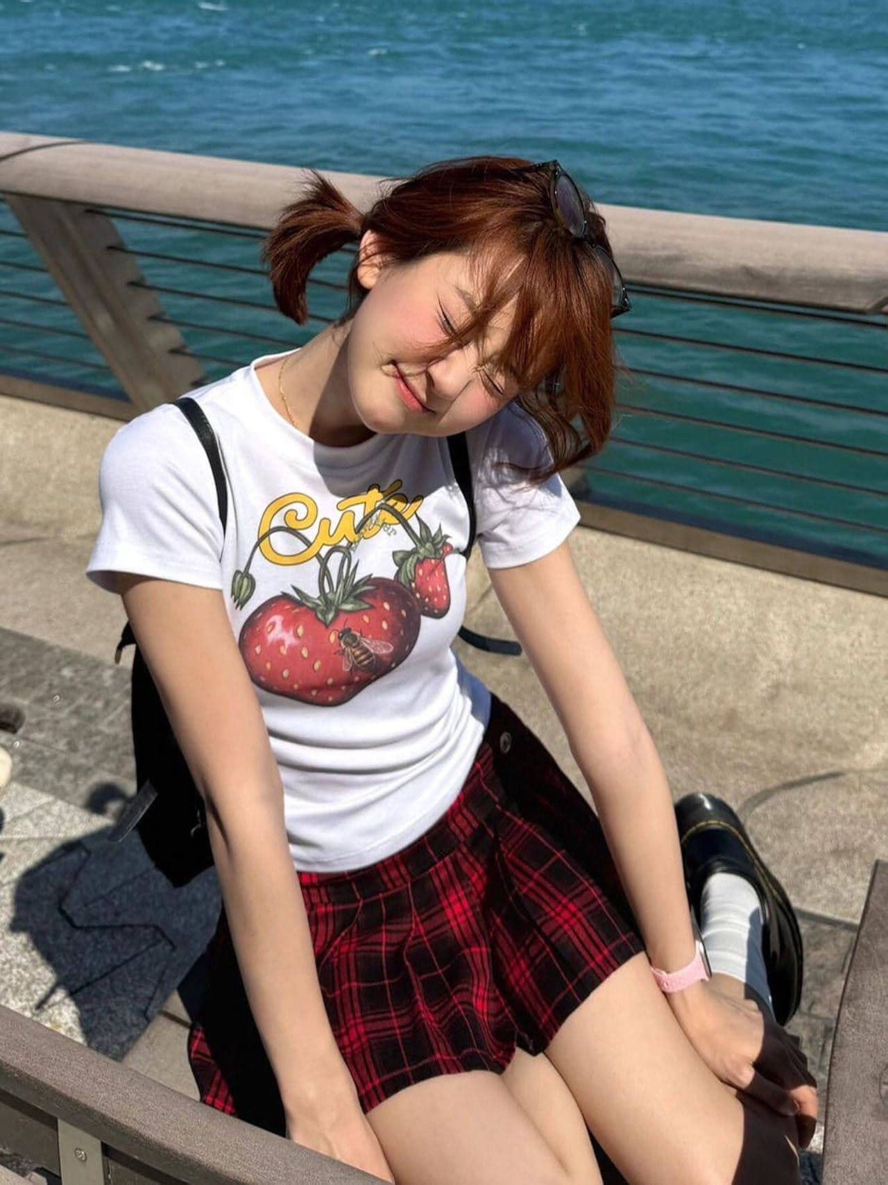아메리칸 딸기 알파벳 프린트 라운드 넥 긍정적 인 어깨 반팔 티셔츠 여성 여름 몸매 가꾸기 슬림해 보이는 다용도 짧은 맨위 이미지 2