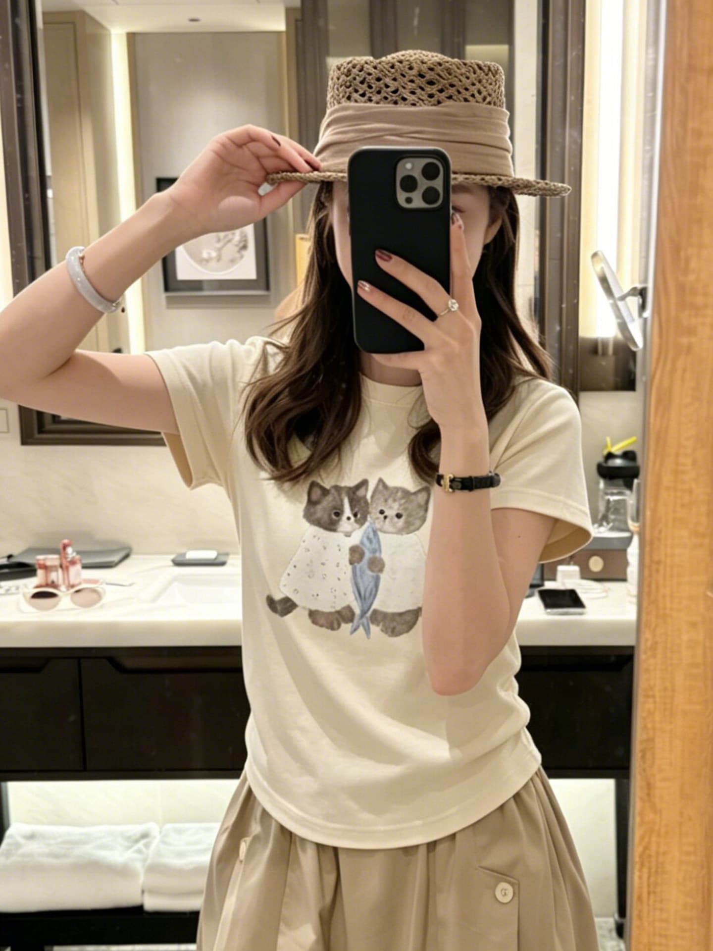 일본식 달콤함 귀여운 새끼 고양이 프린트 긍정적 인 어깨 반팔 티셔츠 여성 여름 몸매 가꾸기 슬림해 보이는 쇼트 스타일 맨위 상세 이미지 3