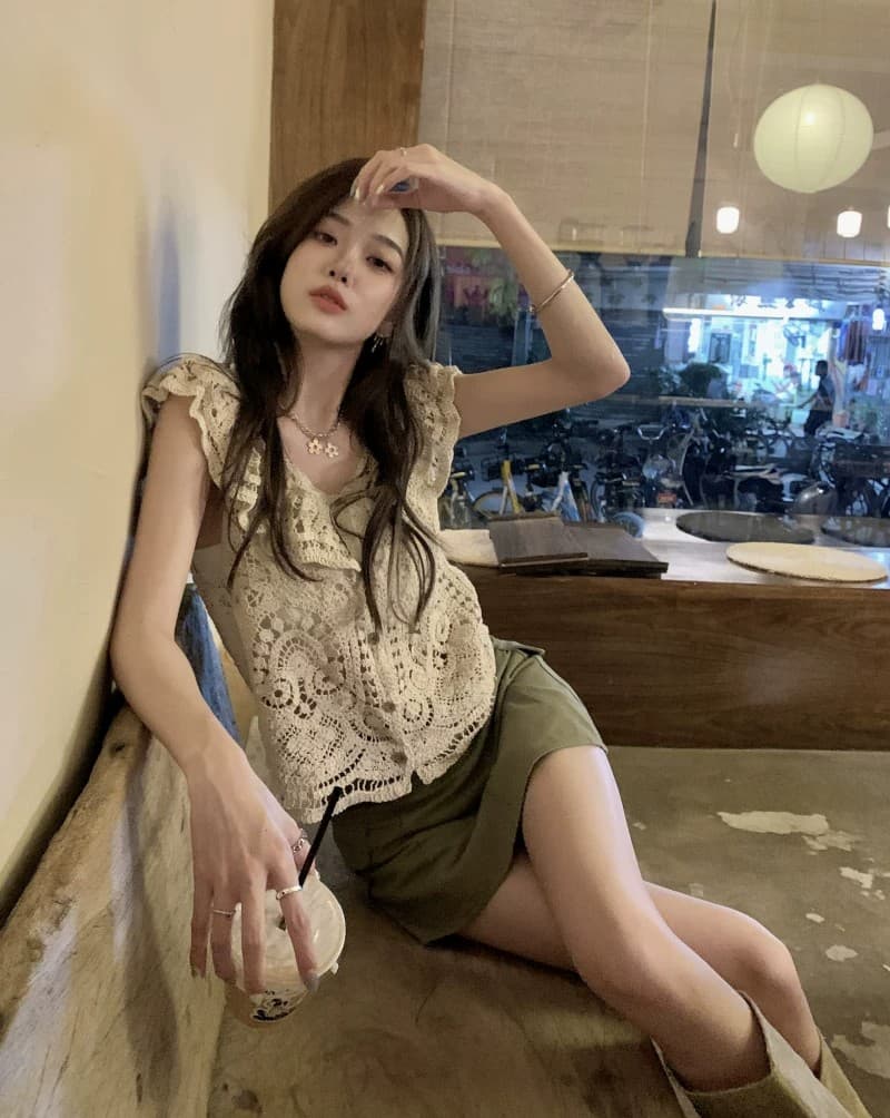 프랑스식 레트로 자수 홀로우 아웃 조끼 여성 누출 쇄골 단색 쇼트 스타일 레이스 베스트 오픈 가디건 외출용 셔츠 맨위 이미지 4