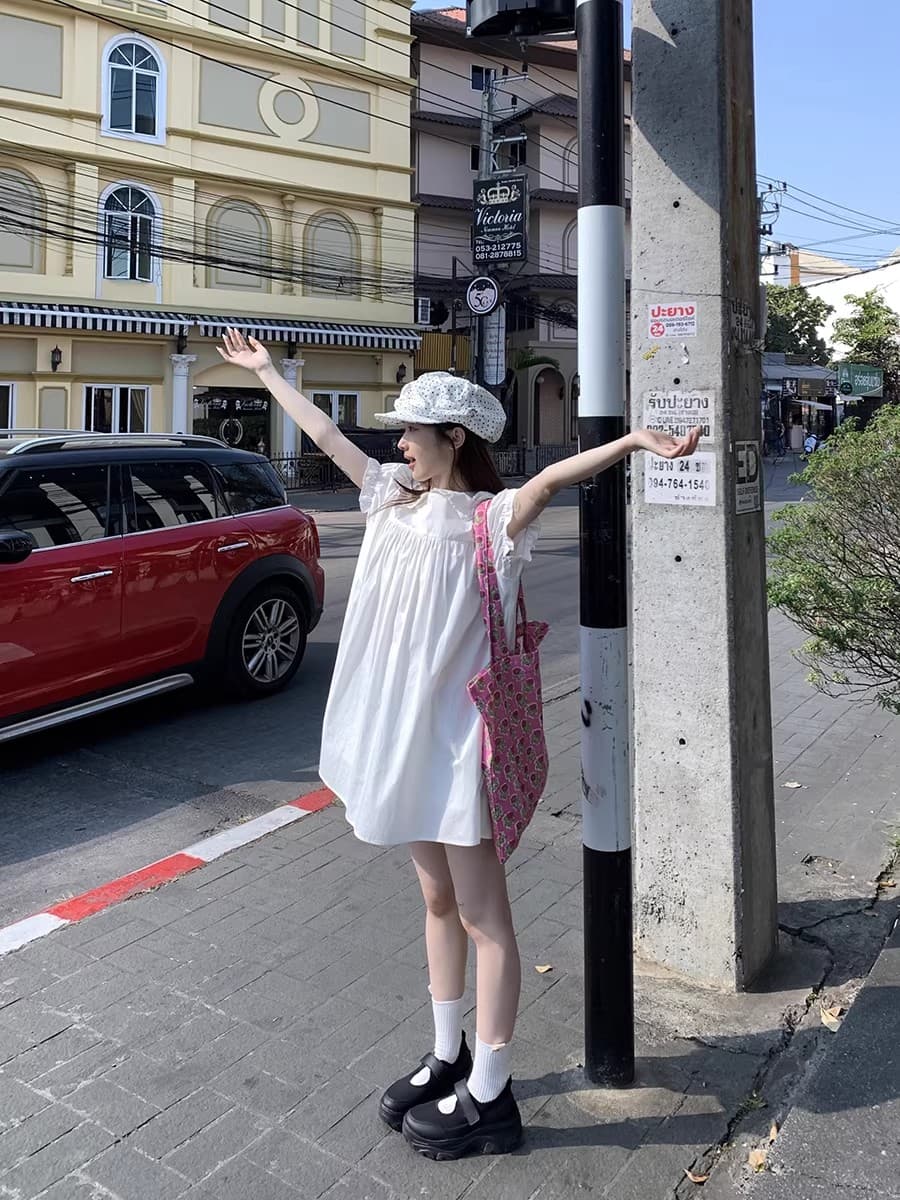 프랑스식 화이트 베이비 칼라 반팔 여성 드레스 여름 2026 새로운 자이언트 잘 생긴 특별 아름다운 슬림해 보이는 미니 스커트 이미지 4