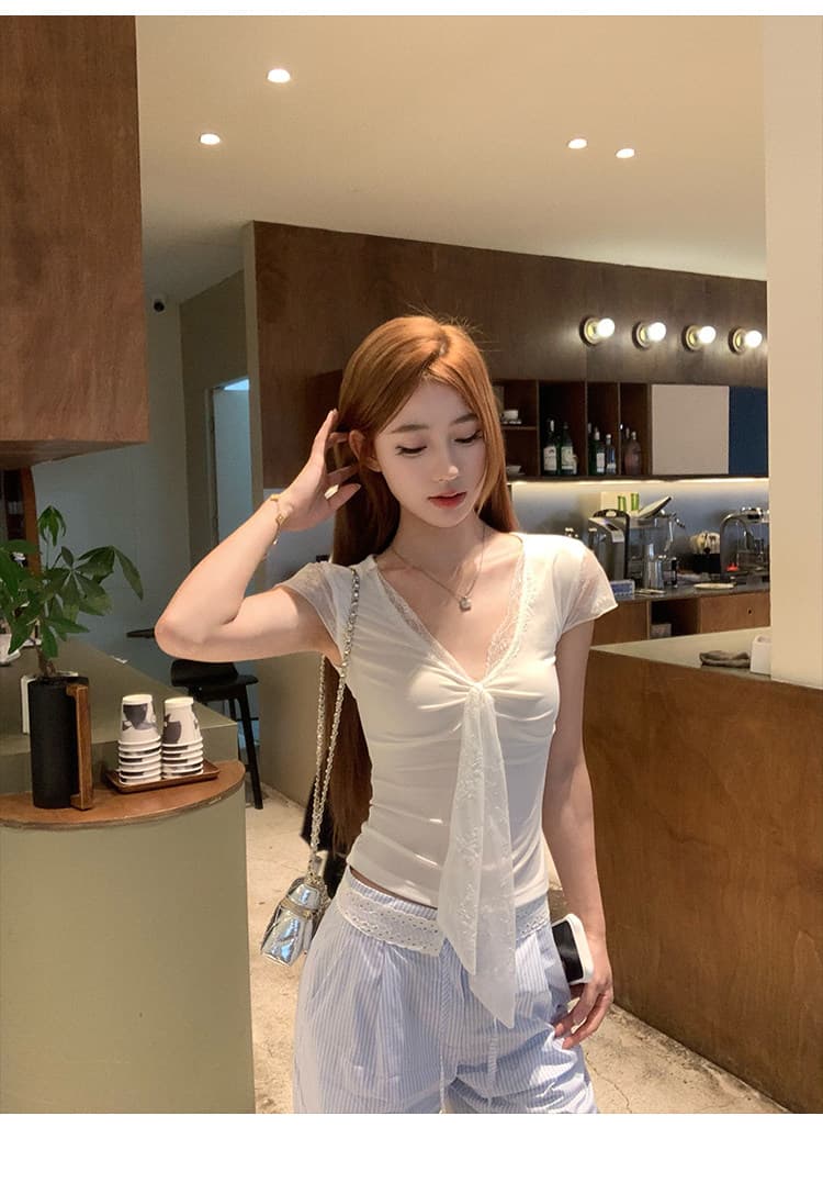 송 긍정적 인 En 화이트 V넥 레이스 조각 반팔 티셔츠 여성 여름 순수한 욕망 몸매 가꾸기 고유 한 아름다운 그레이트 봐. 의류 상세 이미지 17