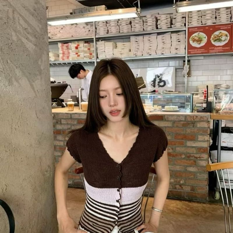 얼음 차가운 실크 한 부서 품격 핫걸 배색 반팔 니트 스웨터 여성 여름 캐주얼 다용도 프릴 맨위 상세 이미지 2