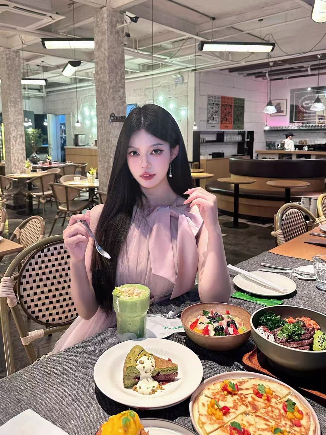마이크로 알몸의 핑크색 행침 목 나비 매듭 불규칙 밑단 드레스 부드러운 바람 민소매 품격 명문 여성 망사 상세 이미지 4