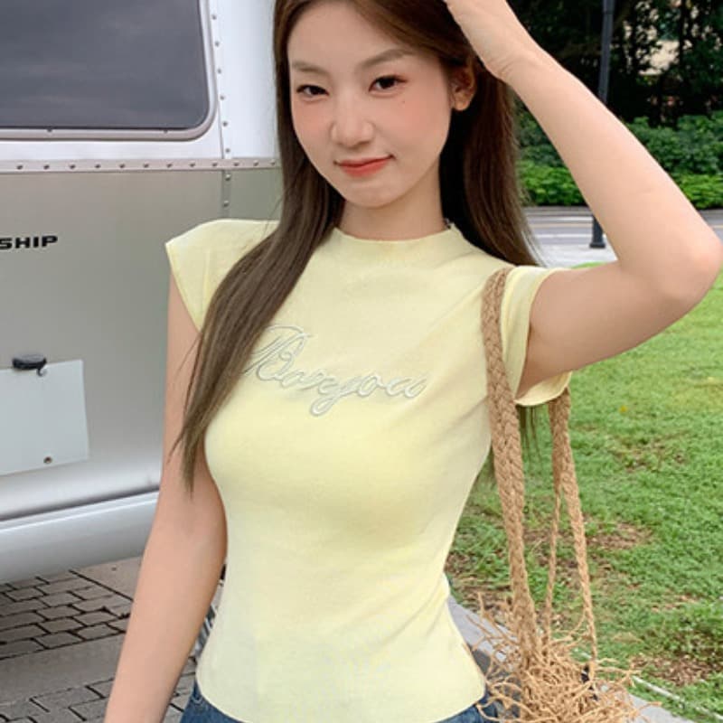 황색 라운드 넥 반팔 니트 스웨터 여성 여름 새로운 아메리칸 핫걸 알파벳 자수 몸매 가꾸기 슬림해 보이는 쇼트 스타일 맨위 이미지 5
