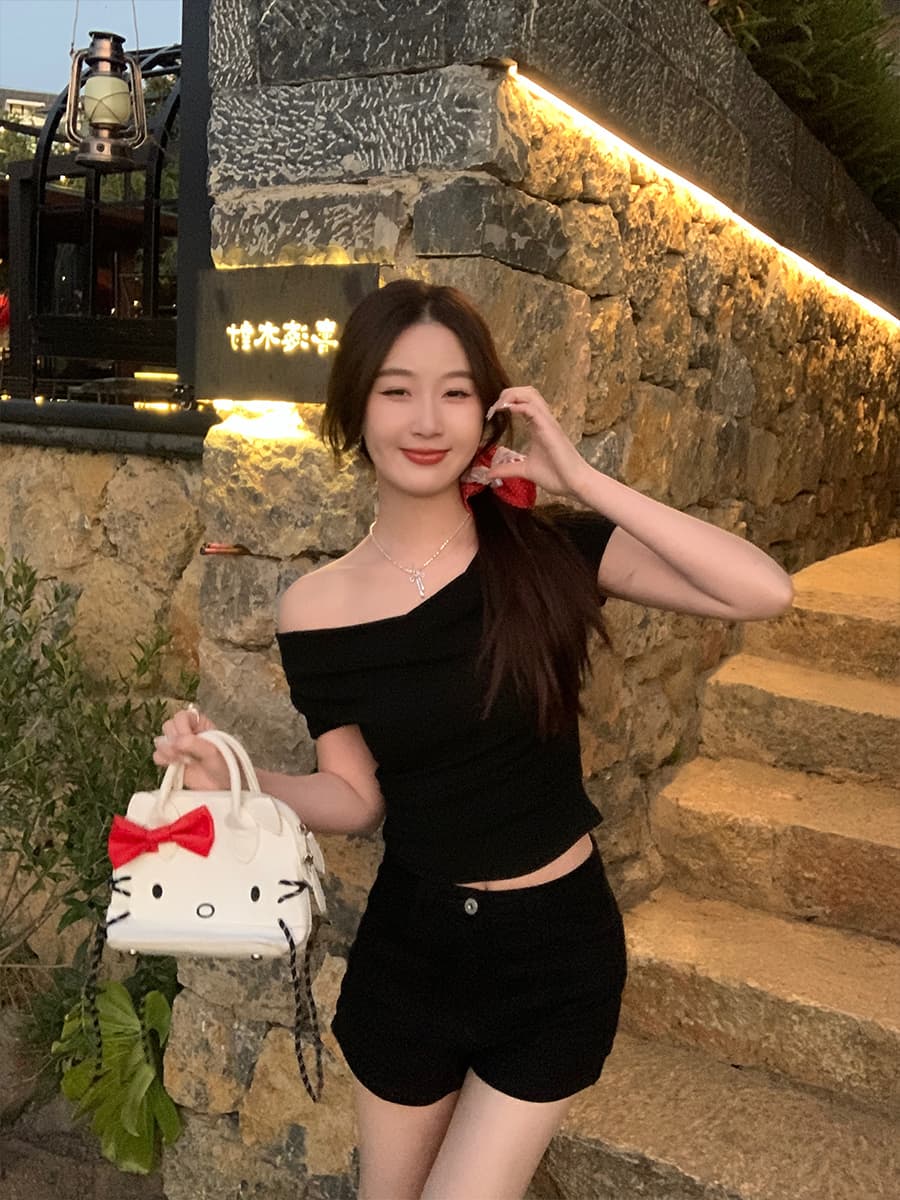 프랑스식 흔들다 칼라 반팔 티셔츠 여성 2026 년 새로운 몸매 가꾸기 디자인 센스 순수한 욕망 바람 오프숄더 맨위 이미지 4