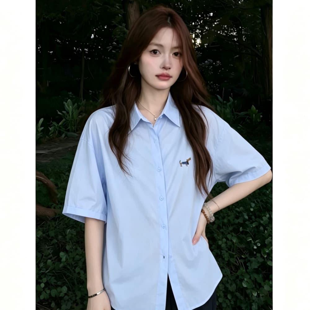 레트로 강아지 자수 화이트 반팔 여성 셔츠 여름 새로운 루즈핏 슬림해 보이는 폴로 칼라 다용도 캐주얼 셔츠