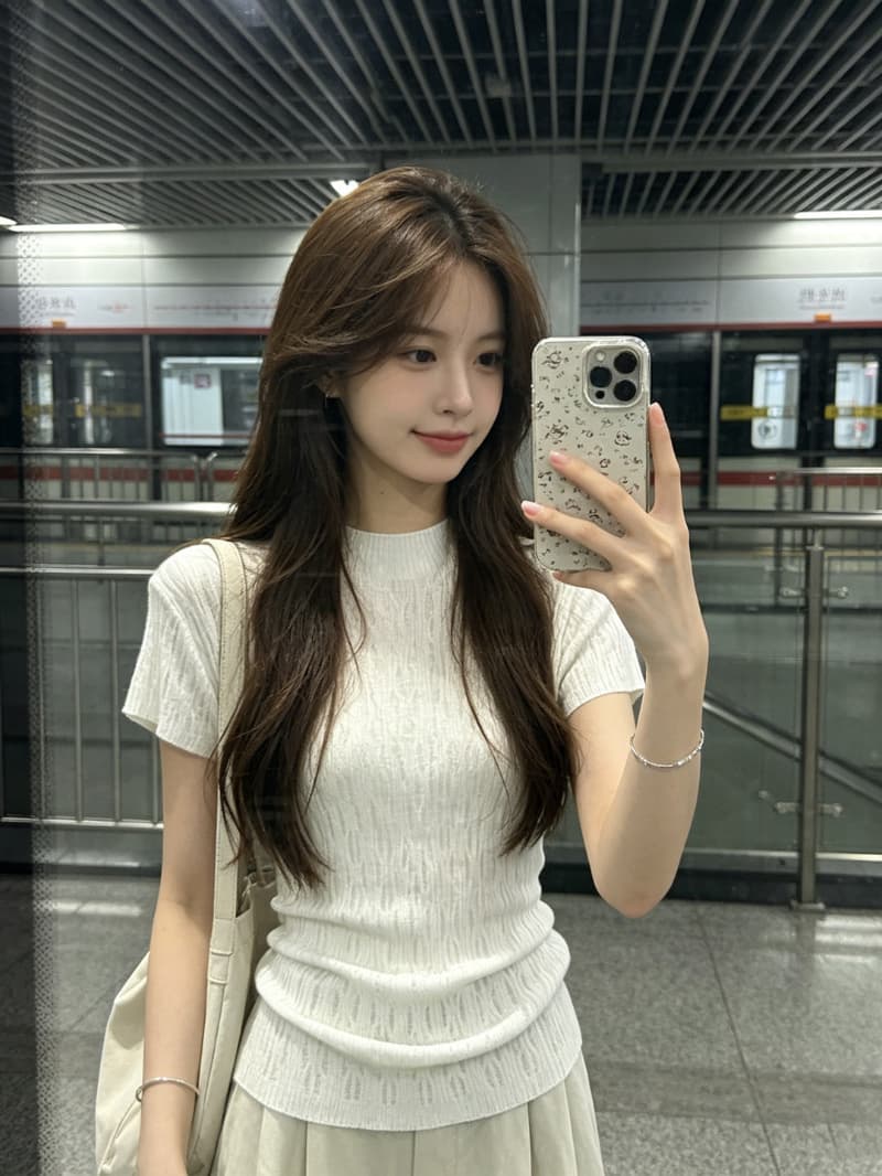 출퇴근 다용도 반팔 니트 스웨터 여성 여름 새로운 단색 라운드 넥 몸매 가꾸기 슬림해 보이는 맨위 상세 이미지 2