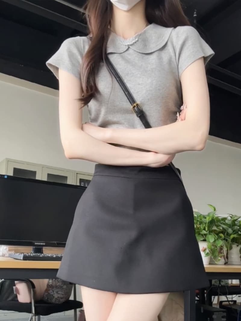 얼음 차가운 실크 베이비 칼라 쇼트 스타일 긍정적 인 어깨 니트 반팔 티셔츠 여성 여름 몸매 가꾸기 Chic 아름다운 맨위 이미지 4
