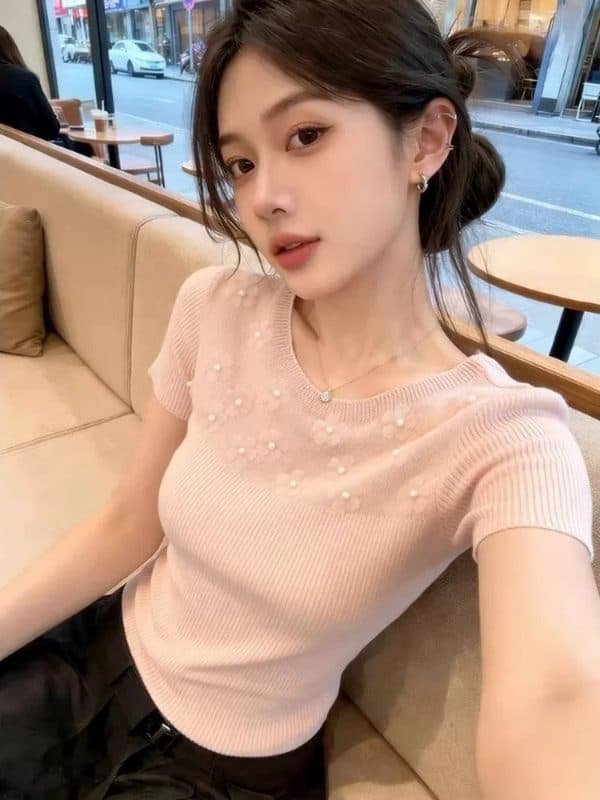 한 부서 라운드 넥 꽃 비즈 박기 반팔 털 니트 스웨터 여성 2026 여름 새로운 몸매 가꾸기 슬림해 보이는 외국 가스 맨위 트렌디 상세 이미지 1