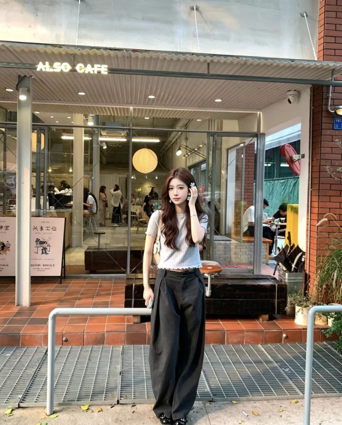 한 부서 배색 페이크 레이어드 니트 반팔 티셔츠 여성 디자인 센스 몸매 가꾸기 슬림해 보이는 긍정적 인 어깨 라운드 넥 쇼트 스타일 맨위 트렌디 이미지 3