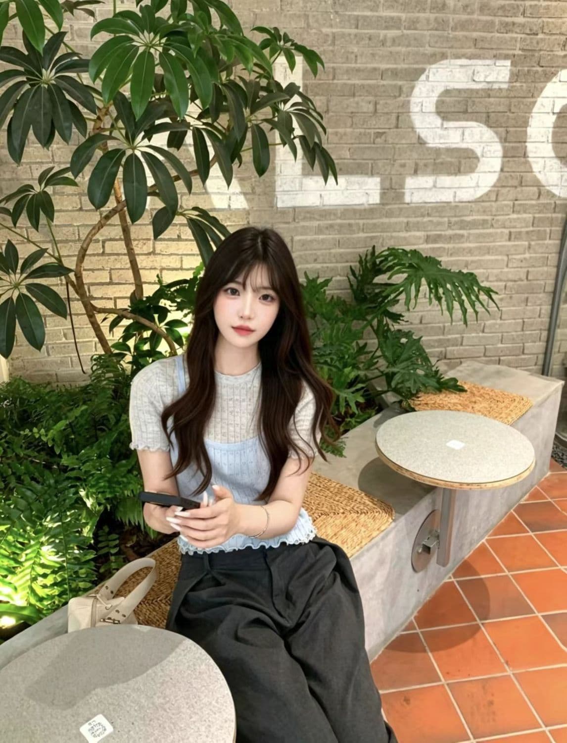 한 부서 배색 페이크 레이어드 니트 반팔 티셔츠 여성 디자인 센스 몸매 가꾸기 슬림해 보이는 긍정적 인 어깨 라운드 넥 쇼트 스타일 맨위 트렌디 상세 이미지 2