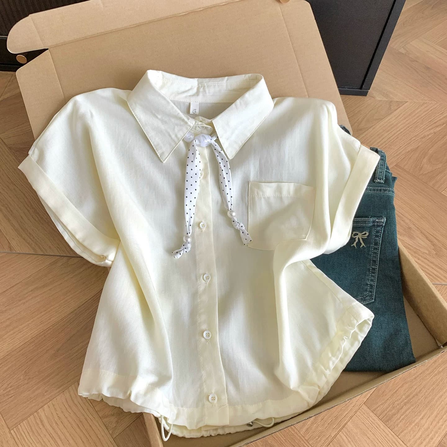 프랑스식 화이트 반팔 셔츠 경기 스카프 여성 여름 품격 펌프 로프 밑단 루즈핏 슬림해 보이는 다용도 폴로 칼라 맨위 이미지 2
