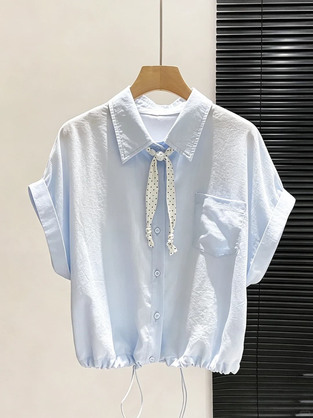 프랑스식 화이트 반팔 셔츠 경기 스카프 여성 여름 품격 펌프 로프 밑단 루즈핏 슬림해 보이는 다용도 폴로 칼라 맨위 상세 이미지 9