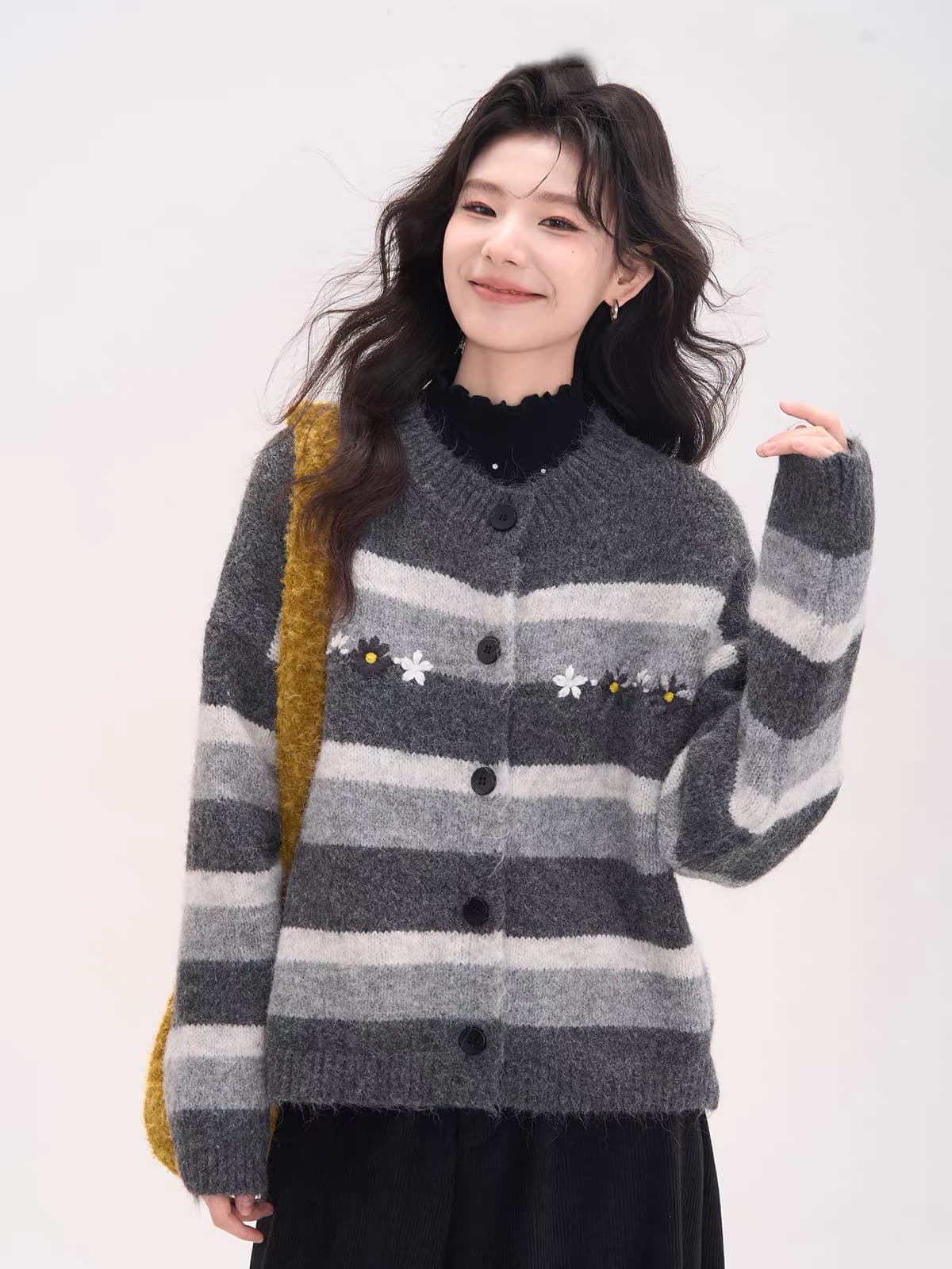 2026 새로운 가을 겨울 자수 꽃 스트라이프 스웨터 품격 오픈 가디건 라운드 넥 맨위 여성 이미지 2