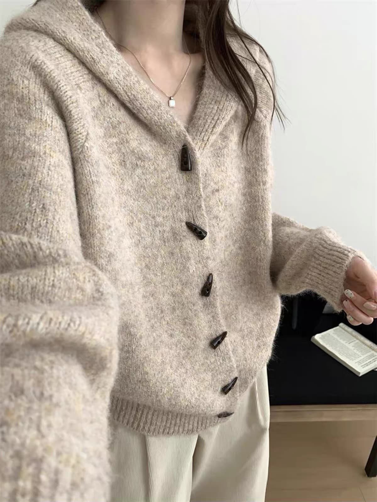한 부서 소뿔 버클 후드 니트 오픈 가디건 여성 봄 가을 두꺼운 디자인 센스 느긋한 바람 레트로 보온 스웨터 코트 상세 이미지 38
