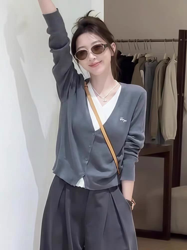 가을 새로운 연령 감소 패션 세트 여성 배색 페이크 레이어드 니트 맨위 캐주얼 와이드 레그 팬츠 다용도 투피스 세트 상세 이미지 4