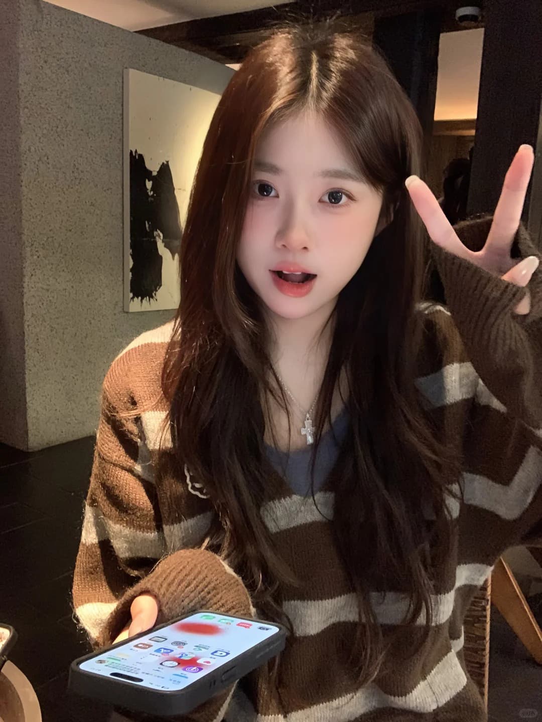 레트로 스트라이프 찢어진 부분 스웨터 여자 가을 V넥 한 부서 루즈핏 게으른 부주의 한 도루 센스 패치워크 색상 디자인 센스 풀오버 맨위 상세 이미지 2
