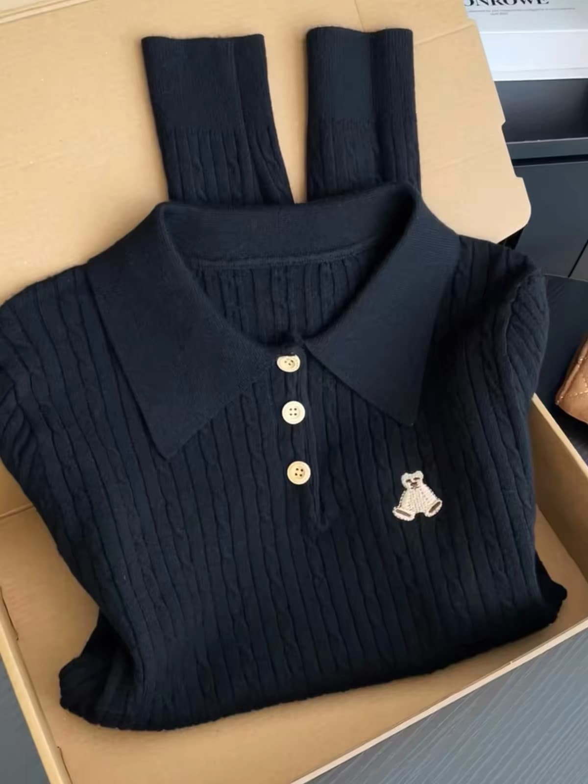 이른 가을 한 부서 자수 POLO 칼라 검정색 꽈배기 스웨터 봄 가을 새로운 긴팔 만나는 니트 스웨터 인사이드 잡아라. 의류 상세 이미지 11