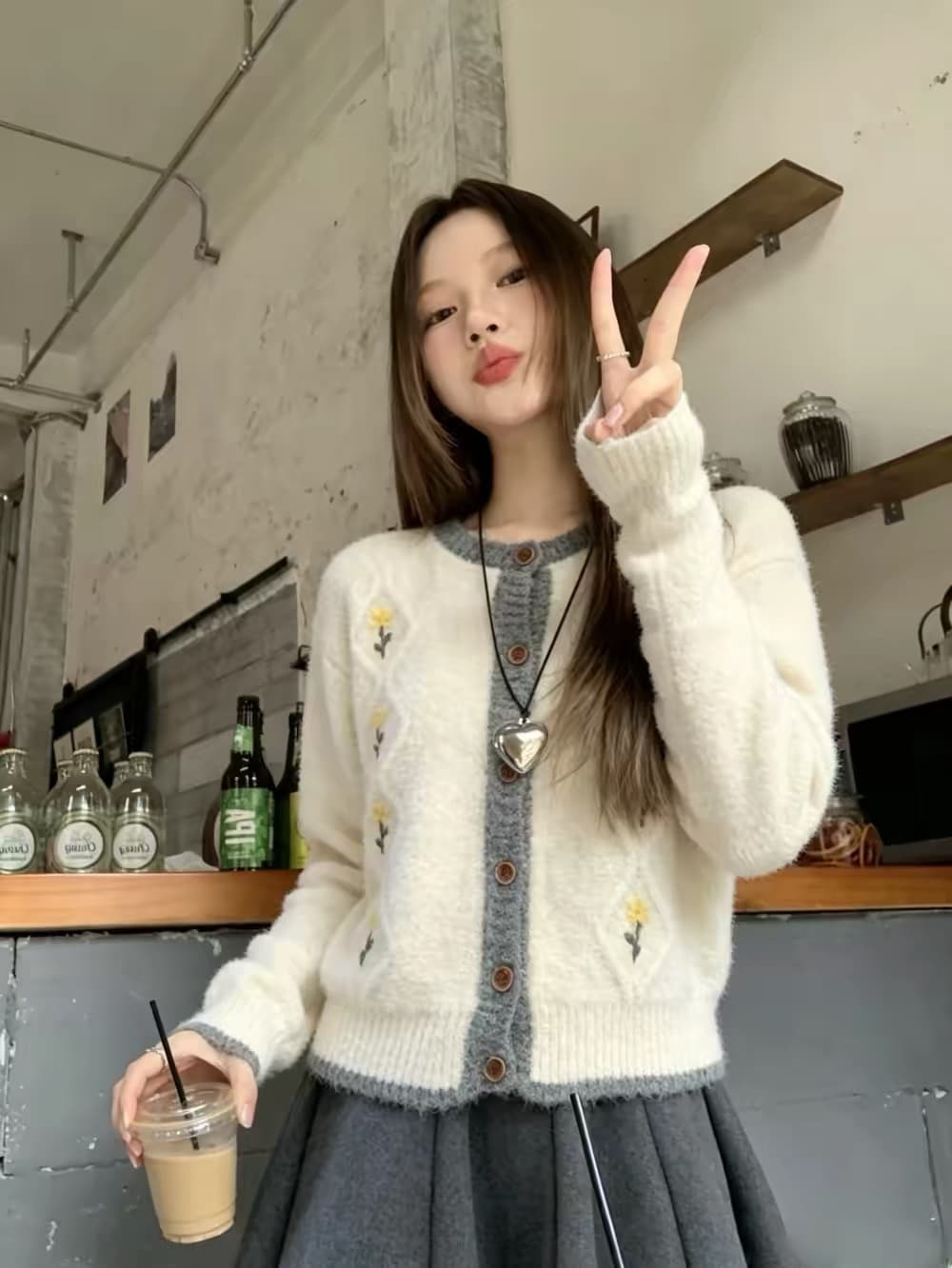 우유 블루 자수 작은 꽃 링 그리드 니트 오픈 가디건 여성 부드러운 배색 라운드 넥 부드러운 찹쌀 쇼트 스타일 플리스 센스 보온 재킷 상세 이미지 12