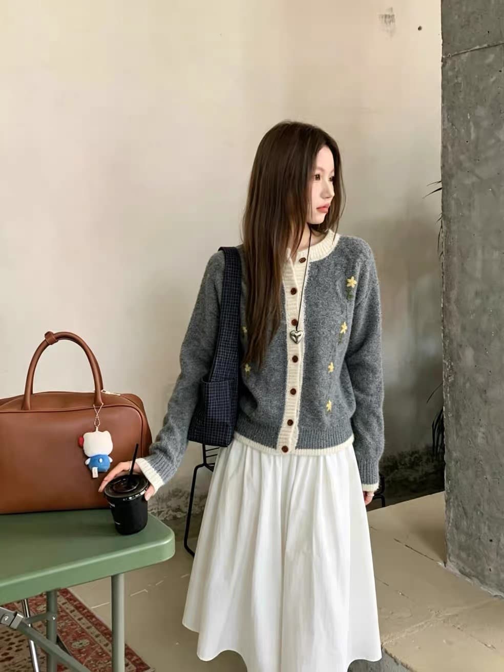 우유 블루 자수 작은 꽃 링 그리드 니트 오픈 가디건 여성 부드러운 배색 라운드 넥 부드러운 찹쌀 쇼트 스타일 플리스 센스 보온 재킷 상세 이미지 13