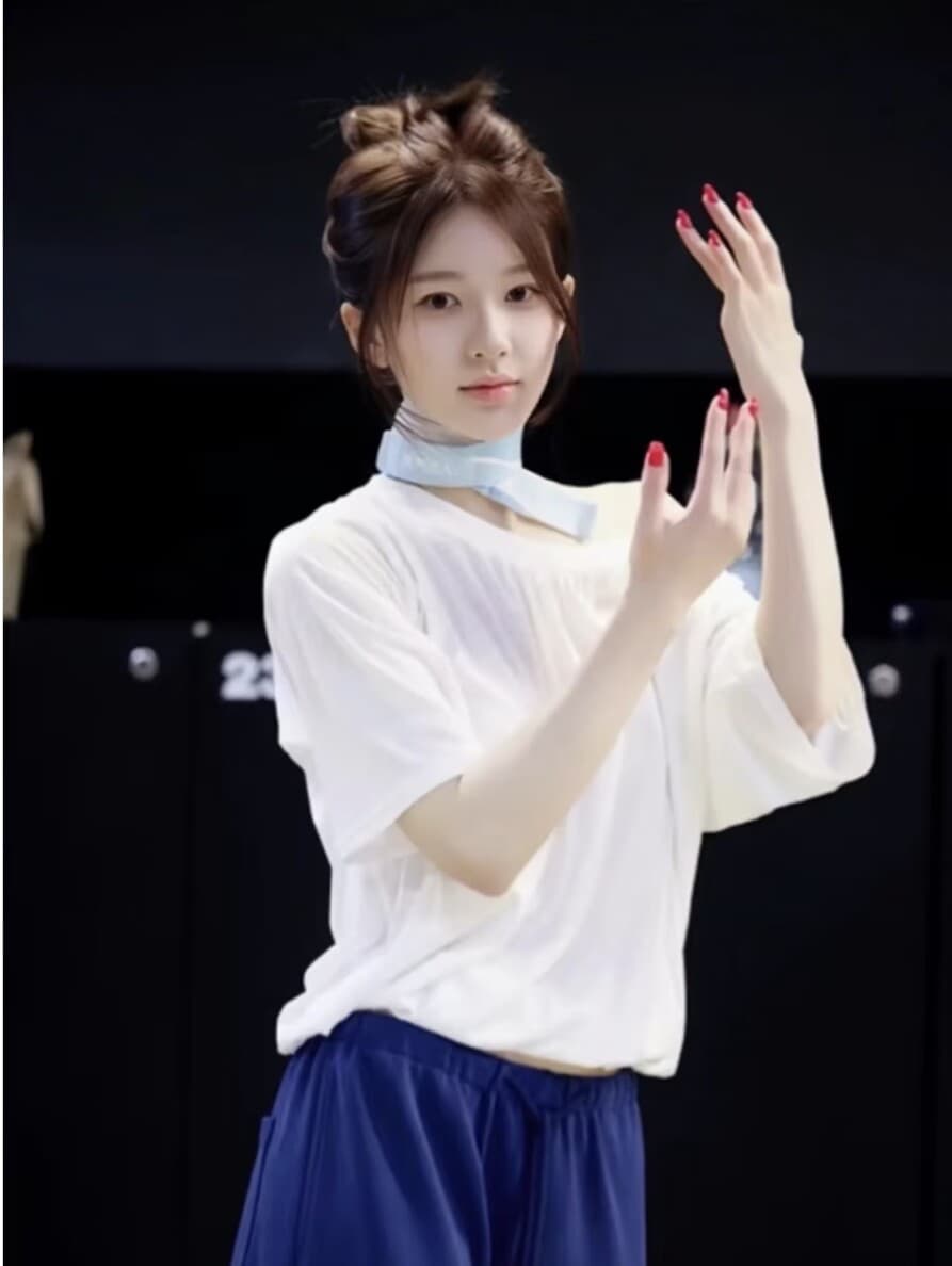 폭발 자오 이슬 생각하기 미니멀리즘 주름 티셔츠 레이스 조각 캐주얼 바지 세트 이미지 3
