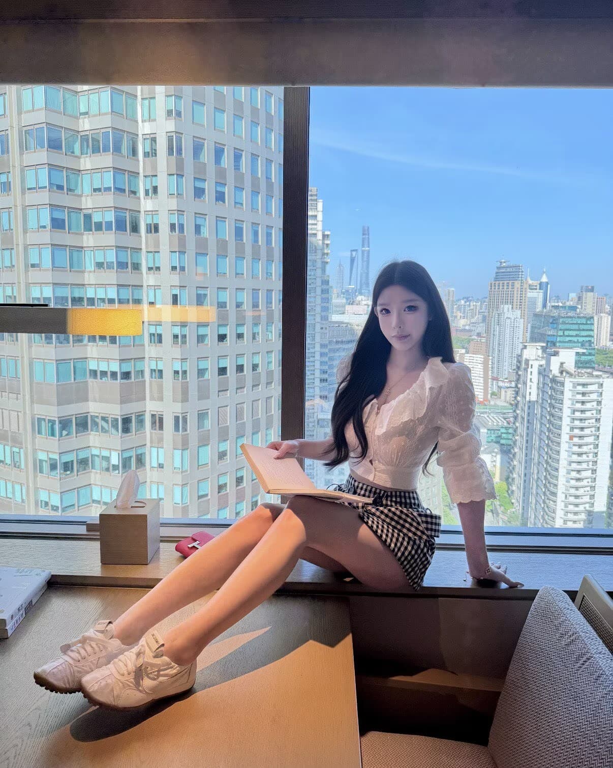 폭발 오류 부서 작은 흰색 꽃 맨위 하운드투스 체크 치마바지 세트 이미지 4