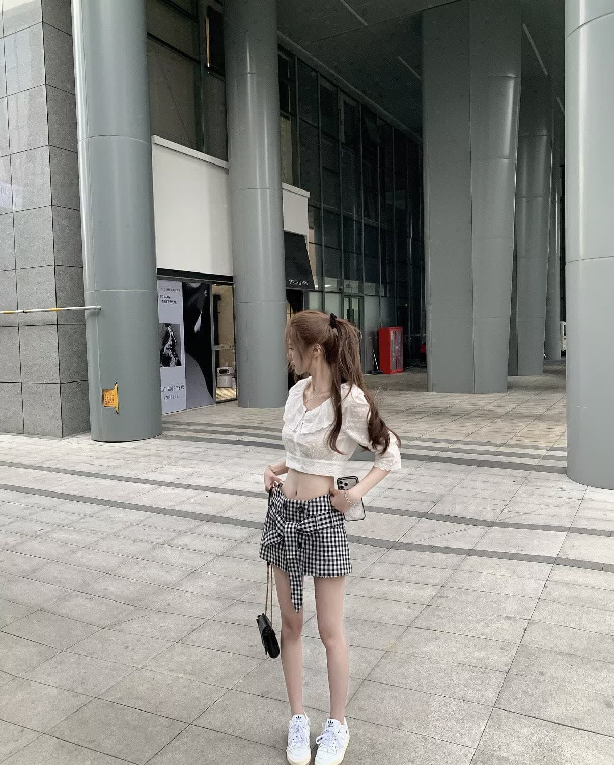 폭발 오류 부서 작은 흰색 꽃 맨위 하운드투스 체크 치마바지 세트 상세 이미지 4