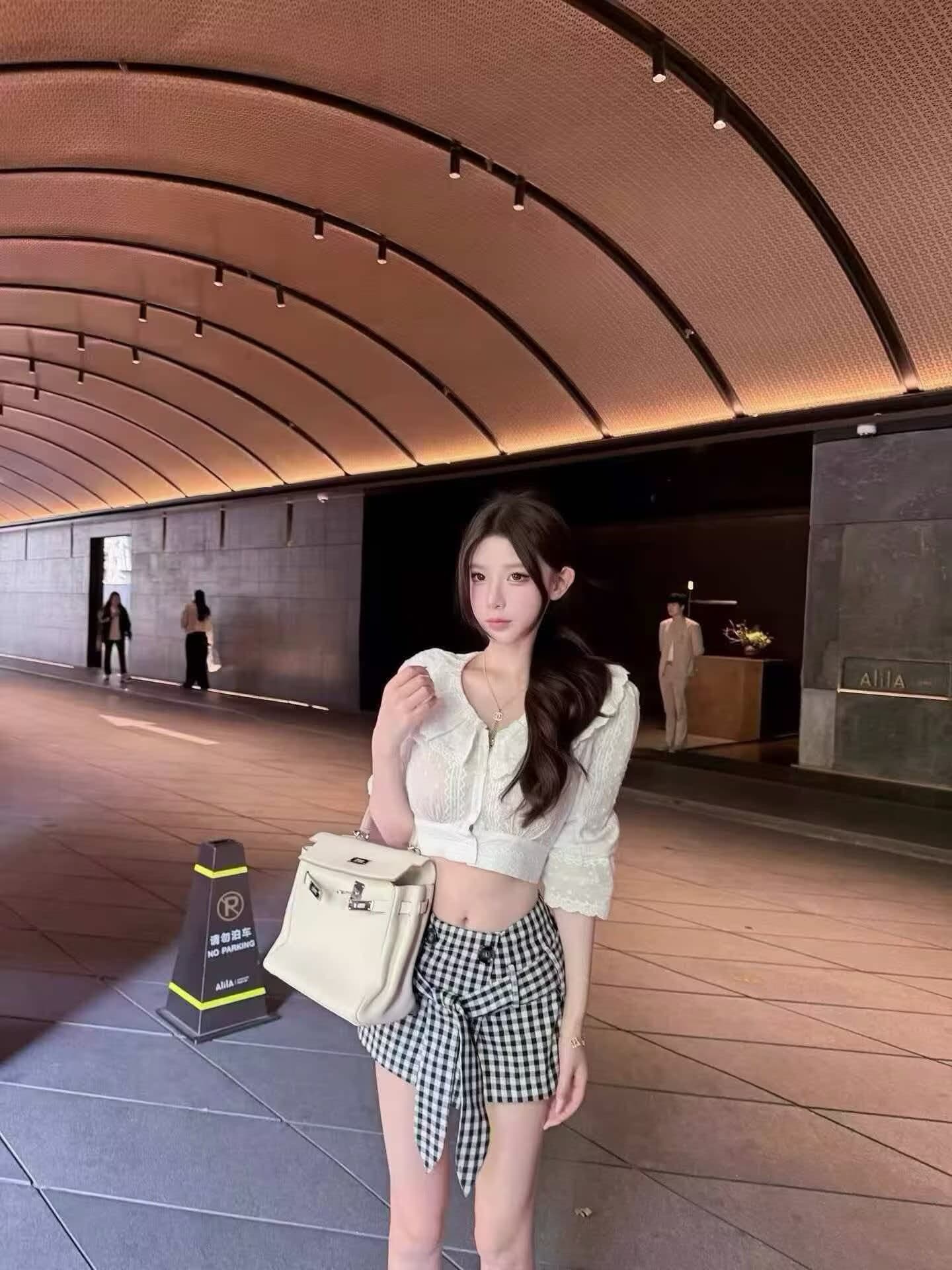 폭발 오류 부서 작은 흰색 꽃 맨위 하운드투스 체크 치마바지 세트 상세 이미지 5