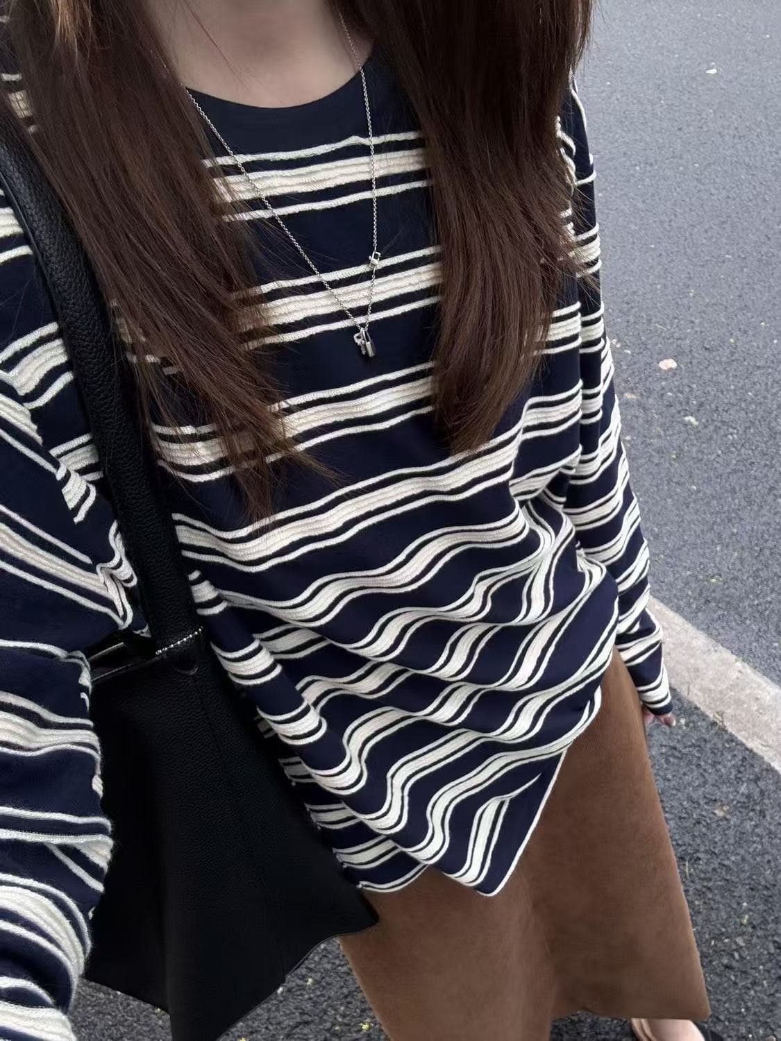자이언트 디스플레이 화이트 3 차원 스트라이프 한 부서 부드러운 바람 긴팔 티셔츠 여성 ins 슈퍼 화재 루즈핏 슬림해 보이는 맨위 서비스