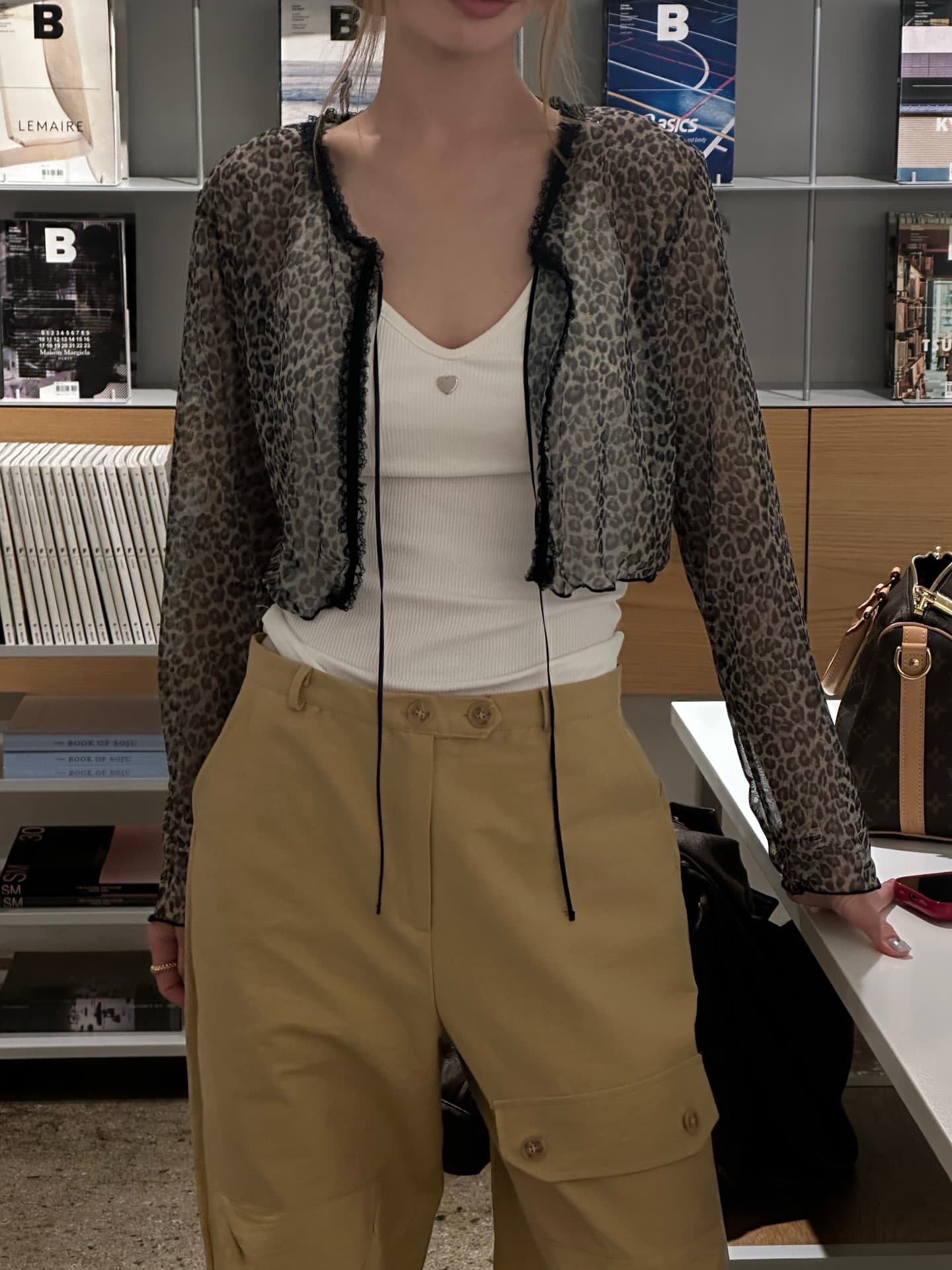이른 가을 새로운 한국 개성 작은 레오파드 무늬 레이스 망사 스트랩 레이스업 쇼트 스타일 작은 열림 셔츠 긴팔 맨위 이미지 4
