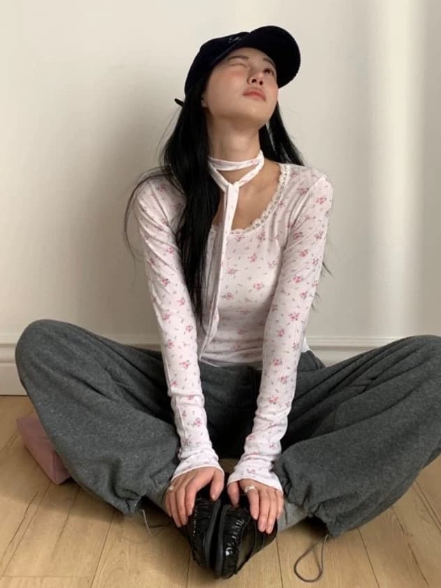 이른 가을 새로운 한국 소녀 바람 꽃무늬 꽃 프린트 레이스 레이스 행침 목 레이스업 만나는 긴팔 티셔츠 상세 이미지 17