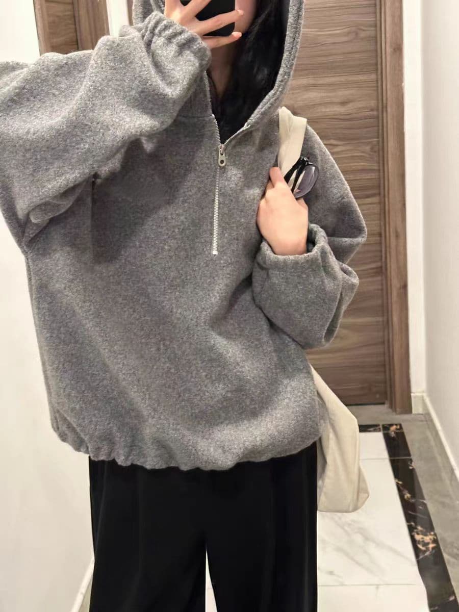 털이 있고 두꺼운 후드 터틀넥 지퍼 버클 풀오버 다용도 단색 털이 있는 웨이 외투 셔츠 여성 트렌디 이미지 3