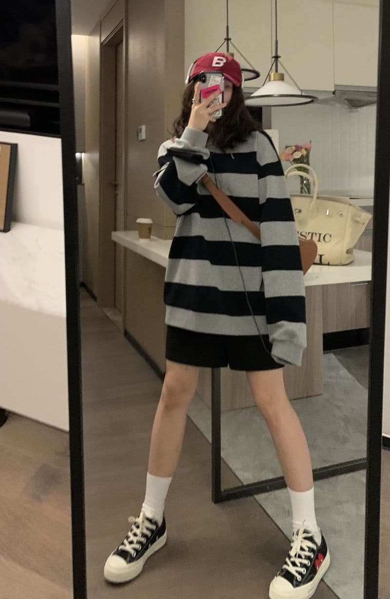 폴리 에스터 물고기 규모 얇은 스타일 레트로 스트라이프 후드티 여성 가을 의상 ins 루즈핏 긴팔 라운드 넥 이미지 2