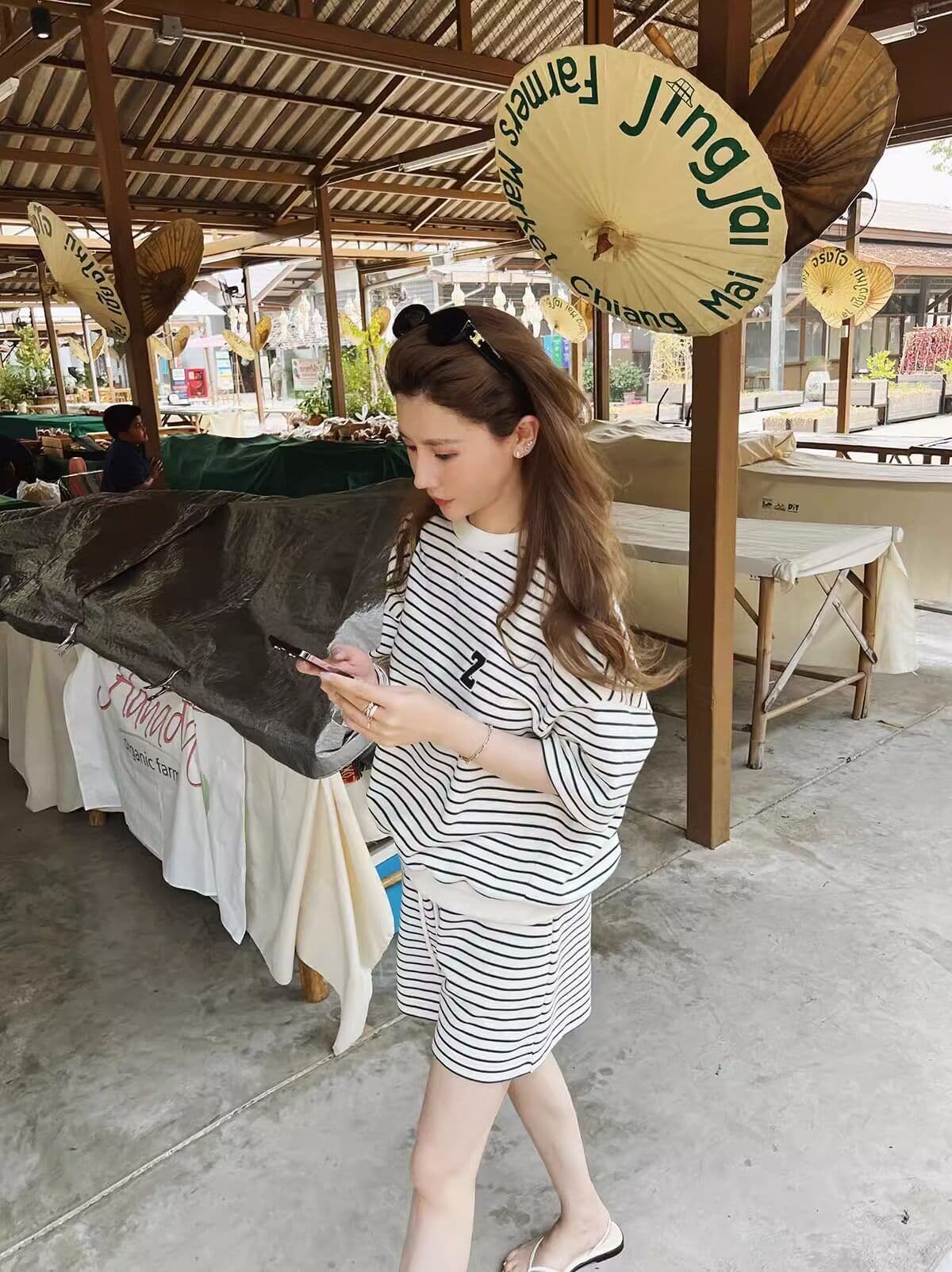 유럽 상품 캐주얼 스포츠 슈트 여성 여름 학생 한국 스타일 루즈핏 외국 가스 연령 감소 스트라이프 반팔 반바지 투피스 세트 상세 이미지 18