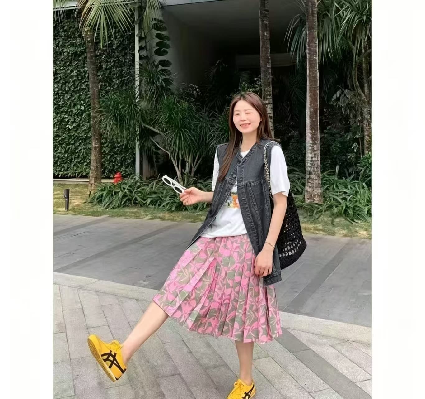 한국 동대문 한 부서 미니멀리즘 프린트 루즈핏 슬림해 보이는 라운드 넥 반팔 티셔츠 상세 이미지 9