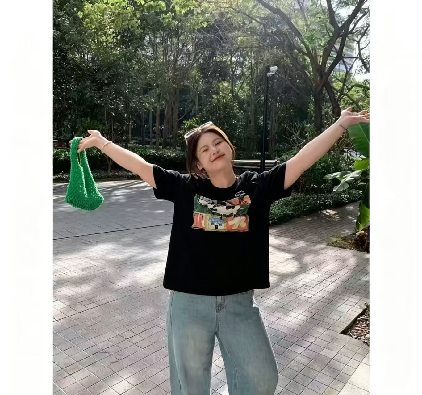 한국 동대문 한 부서 미니멀리즘 프린트 루즈핏 슬림해 보이는 라운드 넥 반팔 티셔츠 상세 이미지 12