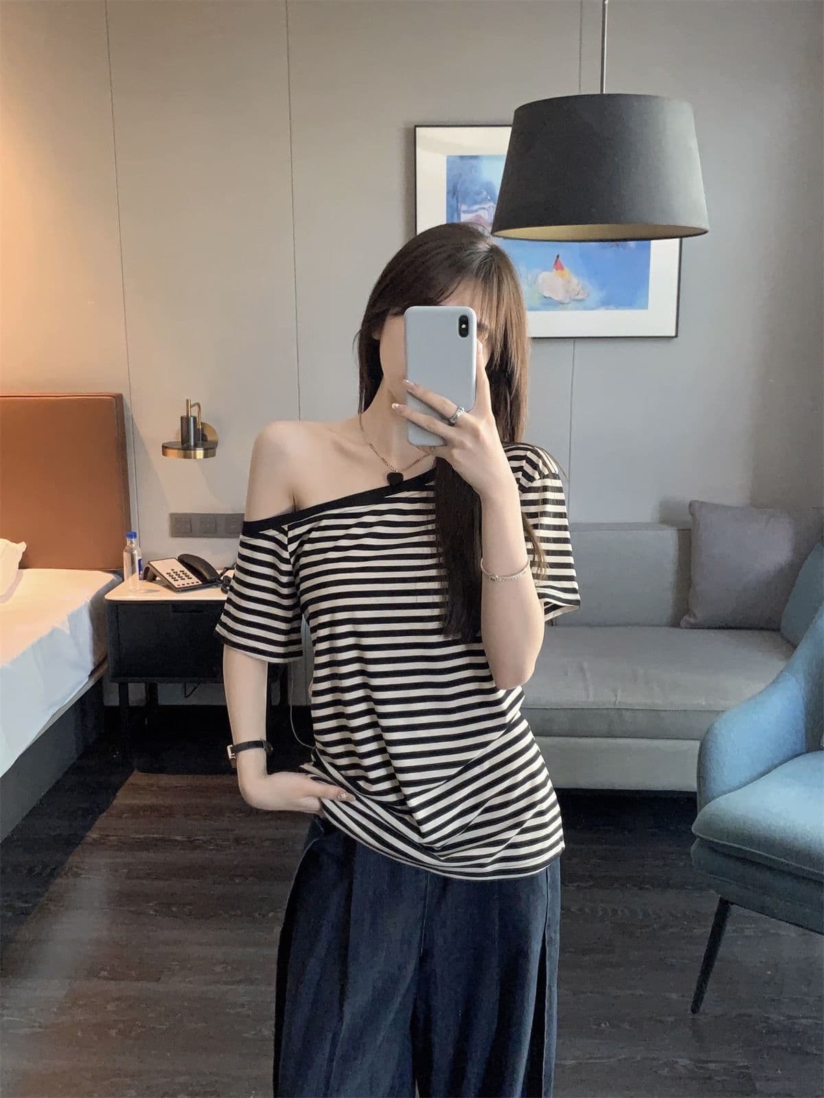 디자인 센스 비스듬한 어깨 반팔 스트라이프 티셔츠 여성 루즈핏 오프숄더 상세 이미지 3