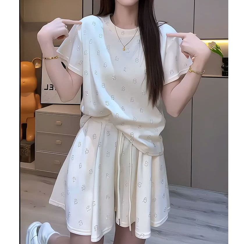 캐주얼 연령 감소 세트 여성 봄 여름 인터넷 유명인 폭발 핫픽스 반팔 티셔츠 밴딩 하이웨이스트 짧은 바지 투피스 세트 이미지 3