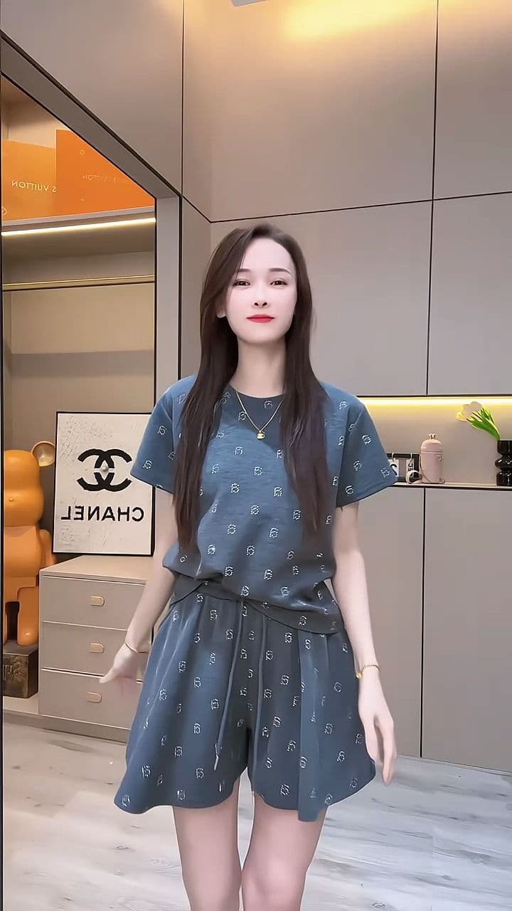 캐주얼 연령 감소 세트 여성 봄 여름 인터넷 유명인 폭발 핫픽스 반팔 티셔츠 밴딩 하이웨이스트 짧은 바지 투피스 세트 상세 이미지 2