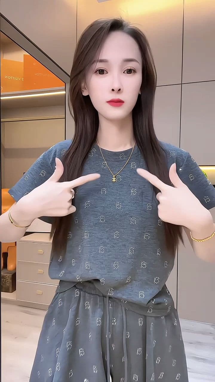캐주얼 연령 감소 세트 여성 봄 여름 인터넷 유명인 폭발 핫픽스 반팔 티셔츠 밴딩 하이웨이스트 짧은 바지 투피스 세트 상세 이미지 11