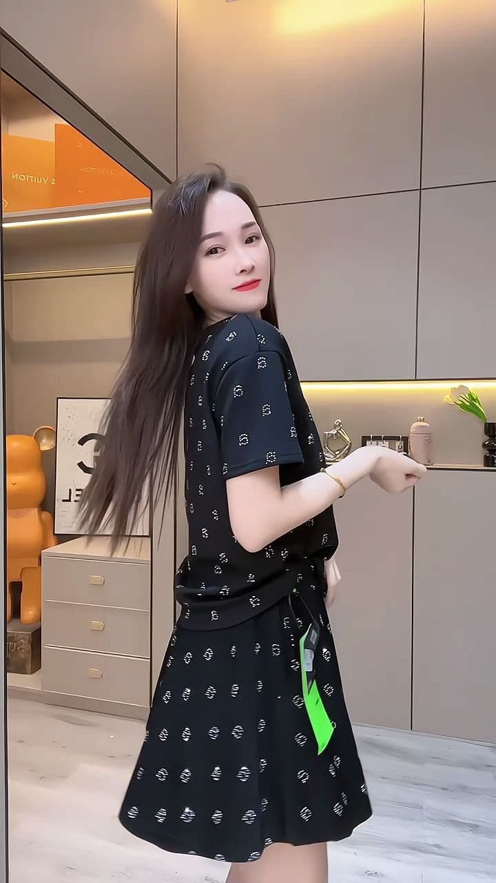 캐주얼 연령 감소 세트 여성 봄 여름 인터넷 유명인 폭발 핫픽스 반팔 티셔츠 밴딩 하이웨이스트 짧은 바지 투피스 세트 상세 이미지 12