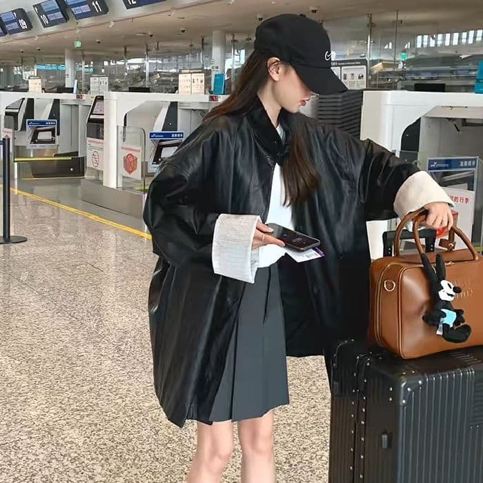 검정색 레트로 스탠드 칼라 중간 길이 가죽 재킷 여성 코트 2026 가을 겨울 새로운 고급 센스 캐주얼 루즈핏 pu 바람막이 이미지 2